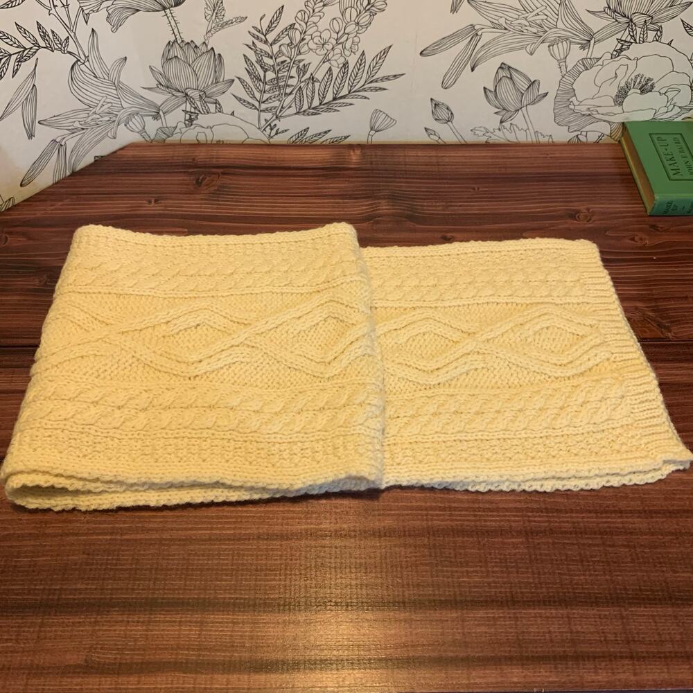 Unisex Donnelly Clan Virgin Wool Cream Rectangle Scarf OS EUC! - Picture 3 of 5
